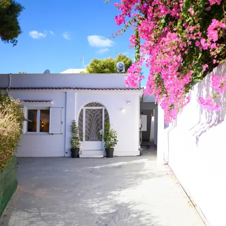 Seclusion, Privacy and 2 bedroom Luxury in Glyfada