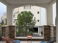 Contemporary One Bedroom Apartment - Lustica Centrale Отели в г. 