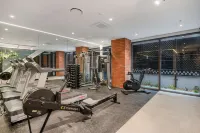 Stylish Stay on Courtenay - 1BR APT Отели в г. 
