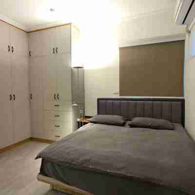 Newly Renovated 3BR 2BA Opposite Taipei 101 - 1 Min to MRT - Elevator - Luxe Rooms