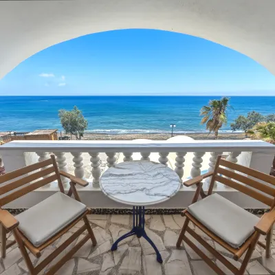Stavros Beachfront Domes by Booking Kottas Hotel berhampiran Pantai Perivolos
