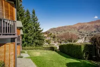 Ride Base Wanaka Apartments - 3 ดาว
