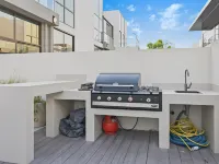 Luxury 5BR Townhouse with Private Pool | Dubai Hoteles cerca de Universidad Zayed