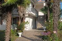 "Sybilvilla; A Stone's Throw from Venice" - Afhentnings-/afleveringstjenester