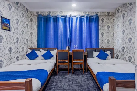 CHENGFU HOTEL RESTAURANT PVT.LTD. Отели рядом с достопримечательностью «Trailokya Mohan Narayan Temple»