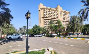 Al-Mansour Hotel 로비