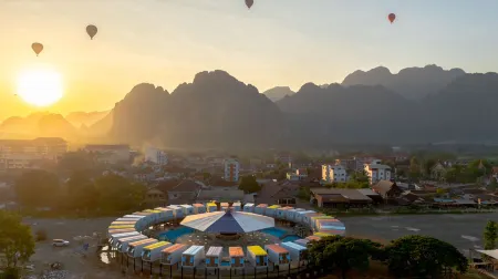 Pool Party Hotel Отели рядом с достопримечательностью «Wat That»