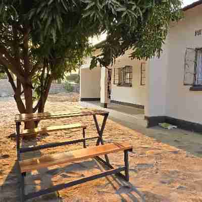 Eagle Weavers Nest Hotel Exterior