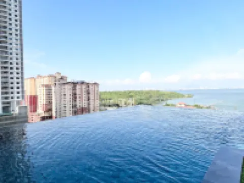 Georgetown Urban Suite | Family | Skypool I SeaView Hotels in Jelutong