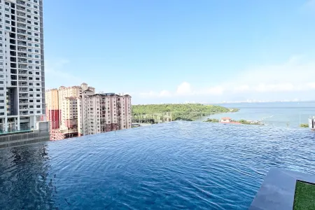 Georgetown Urban Suite | Family | Skypool I SeaView