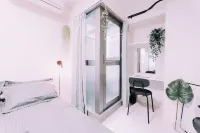 Minimalist Loft 6: Namba Cozy Studio & 24/7 Gym Access 5