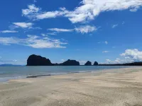 Aqua Beach House Hotels in Sikao