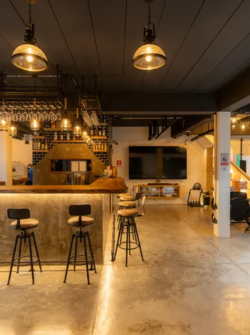 รูปภาพของHOST'S EL Fisherman