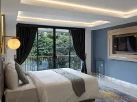 Moya Villa dan Resto Hotels in Cijeruk