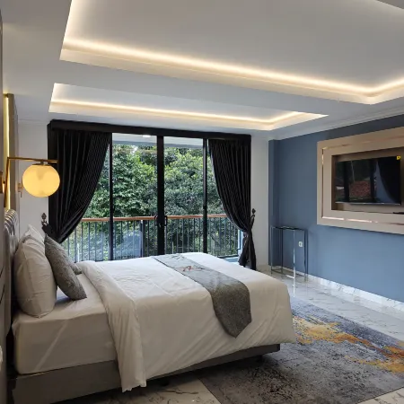 Moya Villa dan Resto Hotels in Cijeruk