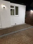 Modern 2-Bed, 2-Bath Bungalow - 주차장