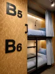 Crew Bangkok Hostel - Parkering