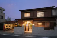 Renovated Villa with Sauna theater | 3 min Walk from Irusuda | Perfect base for Hakone and Atami - 停車場