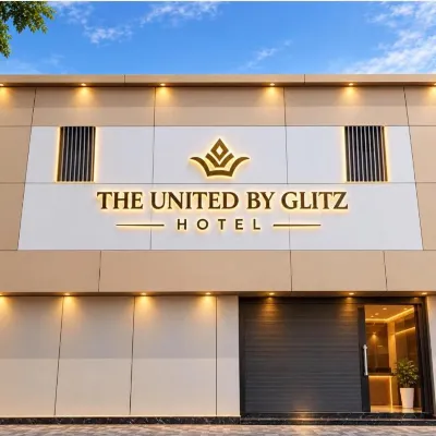 Hotel United By Glitz Hotels Отели рядом с достопримечательностью «Paras Dham Temple»