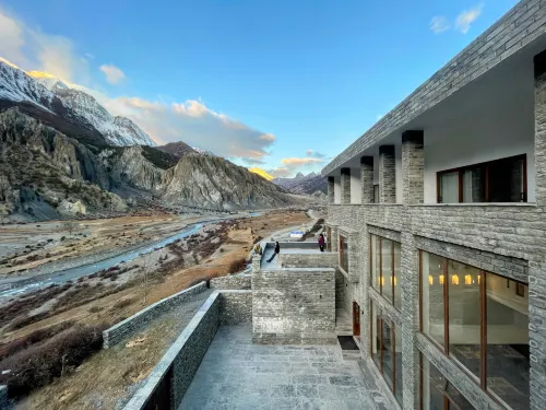Mountain Lodges of Nepal Manang Отели в г. Tanki Manang