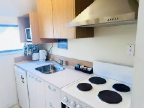 Merivale Court Studio-Unit 6