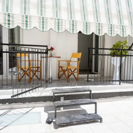 AuGuStea - Modern Central Suites