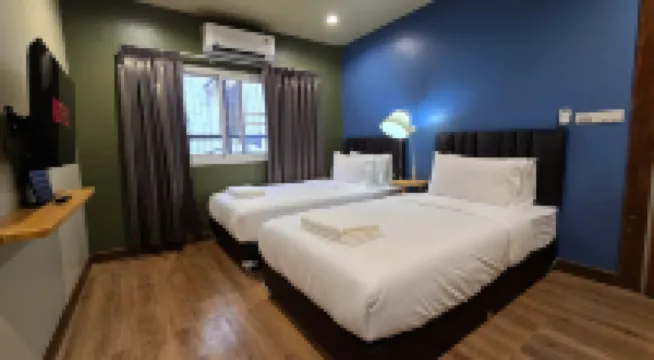 Postel Chinatown Hotels near معبد لينغ ني يي
