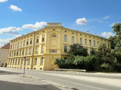 Unique family home next to fortress + free parking Hotels in 