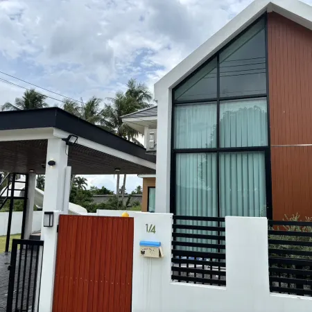 Pool & Play Pool ViIla Sriracha