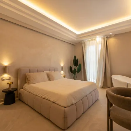 Luxe Apt w/ panoramic views in Heart of Naples
