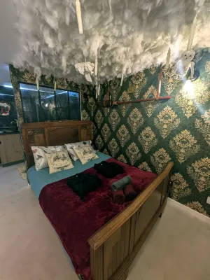 The Sorcerer's Lair - Apartments