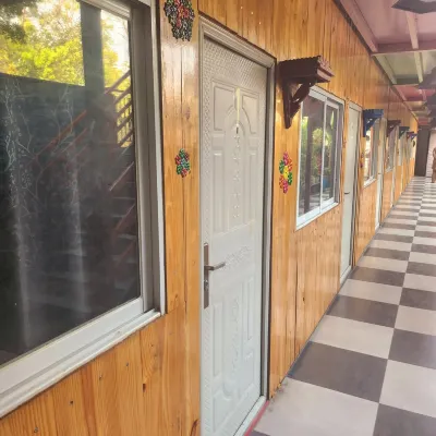 Room near to International Airport & Yashobhoomi IICC Hotel berhampiran Dwarka Sektor 21