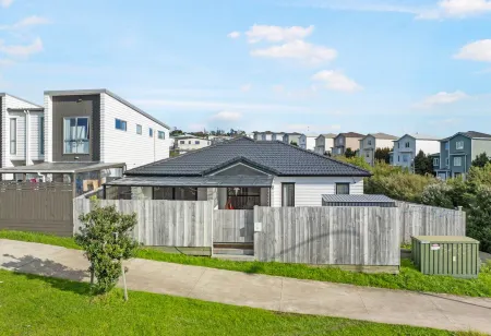 CozyNest3 Отели рядом с достопримечательностью «Окленд Ботаник Гарденс»