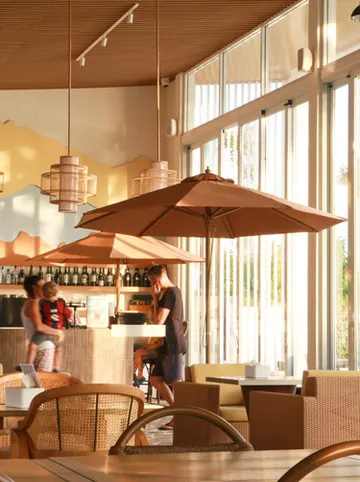 รูปภาพของMirror Mirror Hotel Cafe & Restaurant