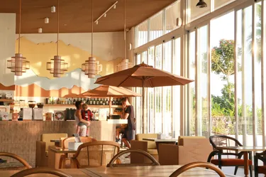 รูปภาพของMirror Mirror Hotel Cafe & Restaurant