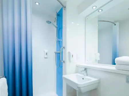 Travelodge Wrexham Hotel Отели рядом с достопримечательностью «The Community Church Wrexham»