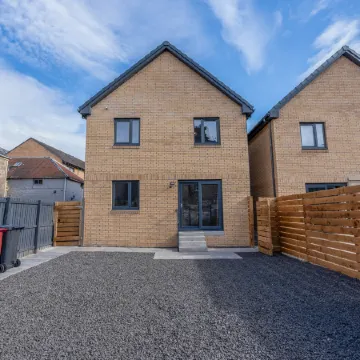 Lochee 1 - Large 4 Bedroom House with 6 Beds and 3 bathrooms, TVs in each room, Free Parking