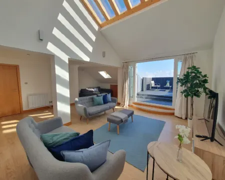 % LongStays | Roof Top Penthouse | Free Parking % Hotels in Birkenhead