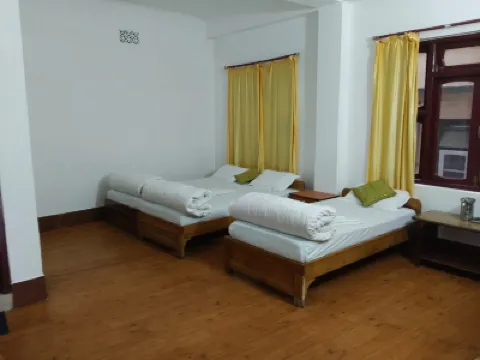 OS HOTEL POMRA 酒店