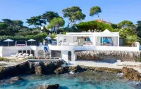 Waterfront villa in Cap d'Antibes