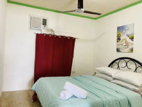 Watering Hole Apartments ( Unit B ) Hôtels à : 