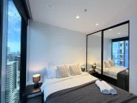 2BR/2BA Urban Sanctuary: Views from 33rd Flr
