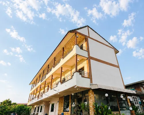 Phoemphoon 1 Hotel ナーンのホテル