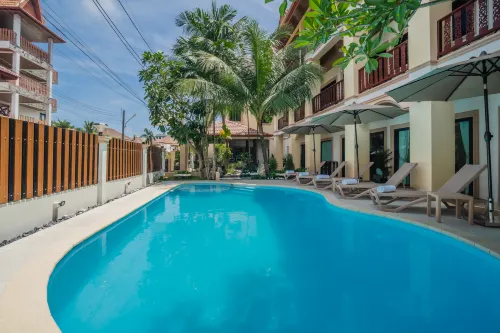 Westkey Patong Hotel - piscina