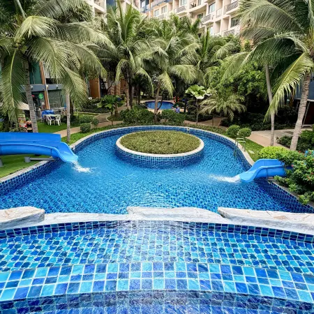 Laguna Beach Resort 2 | Pool & Free Utilities