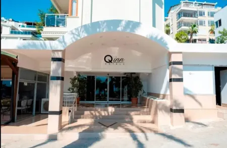 Qinn Hotel