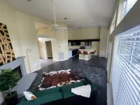2BR/2BA Gem w/Private Yards & Garage(Entire House) فنادق في Harris County
