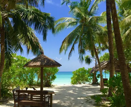 Nazaki Beach Hotel & Spa Maldives Отели в г. Востраў Ган