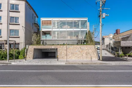 UMITO KAMAKURA KOSHIGOE Отели рядом с достопримечательностью «Shichirigahama Beach»
