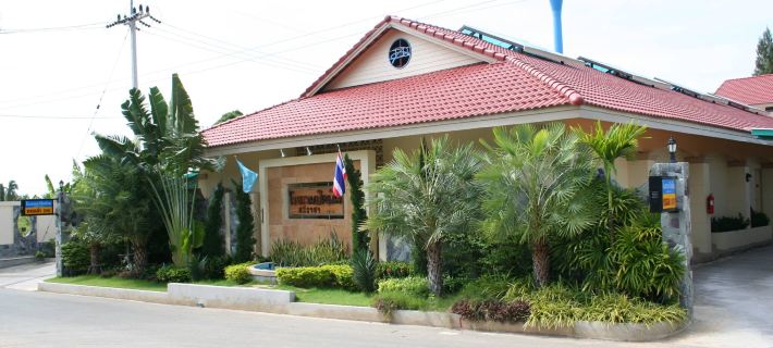 Picnic Si Racha Hotels in Si Racha District